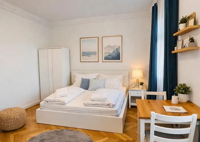 Modern Close To Subway & Vineyards